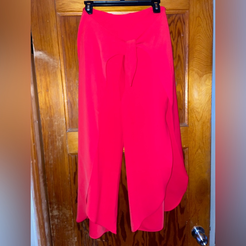 Express crop high-rise pant. Tie front. Zipper side. Size 8R.